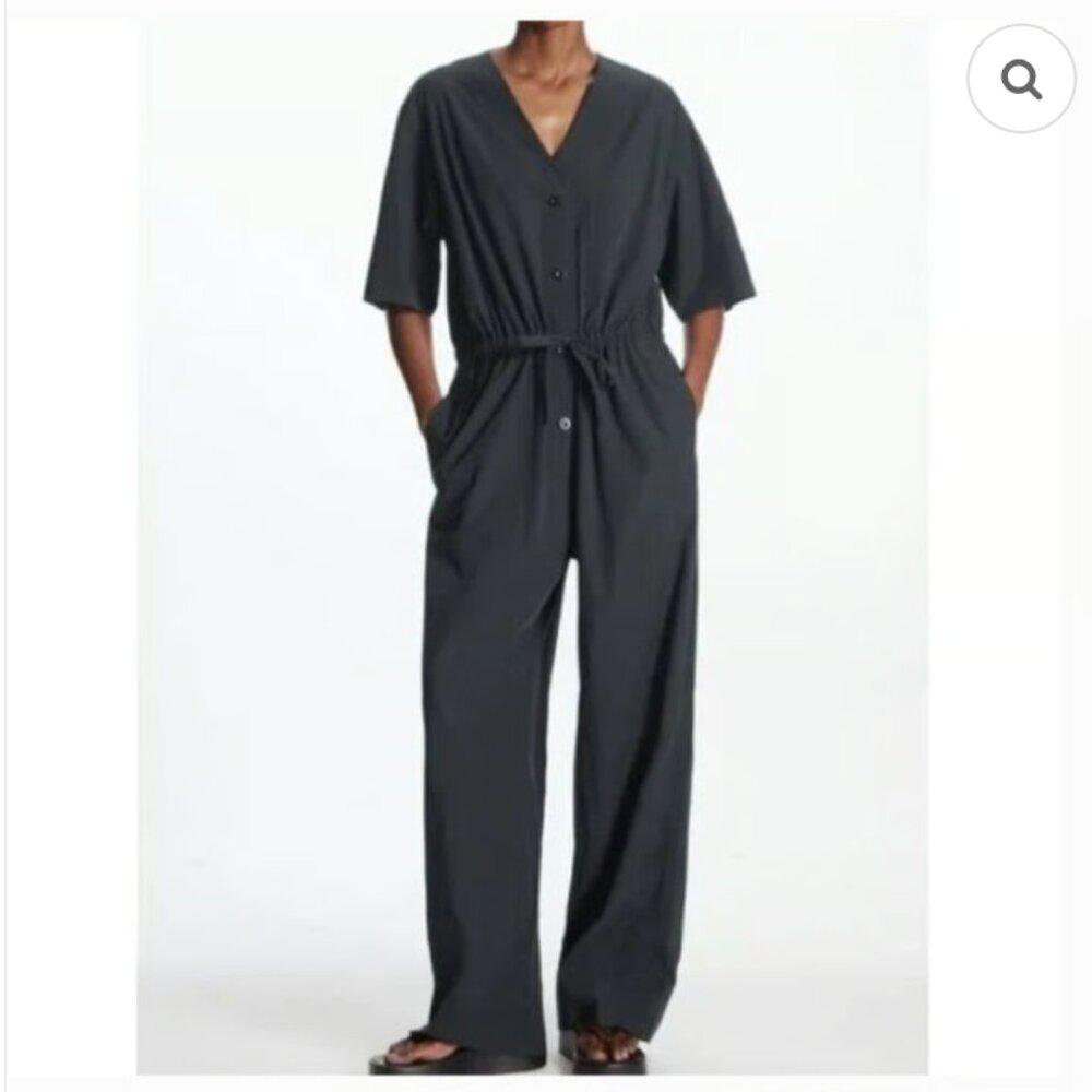 nwt cos  organic cotton v-neck short sleeve jumpsuit in navy, size small